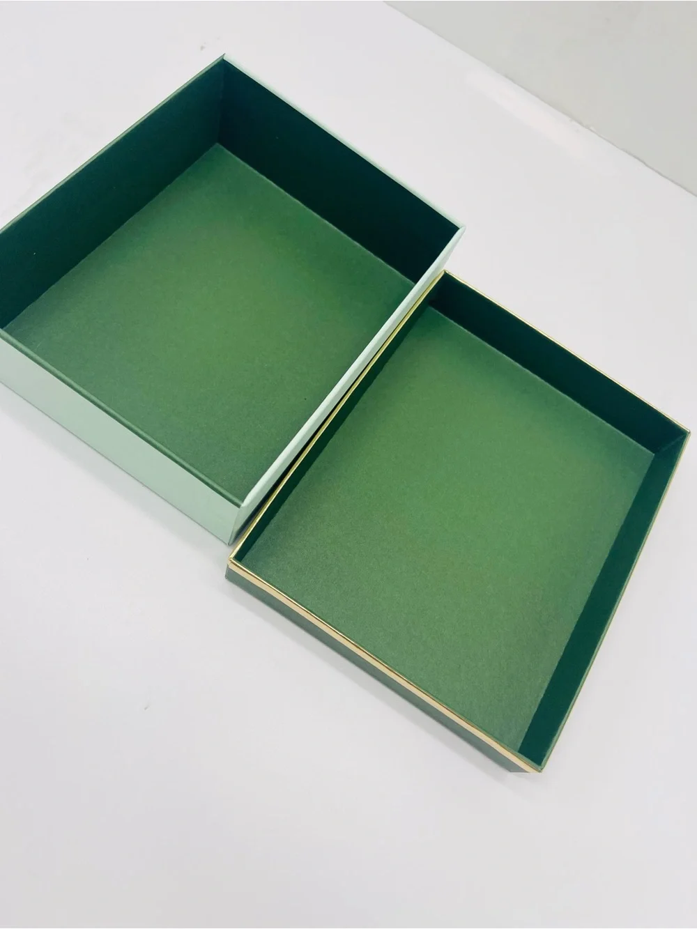 kate spade Green Box with Pink Label New